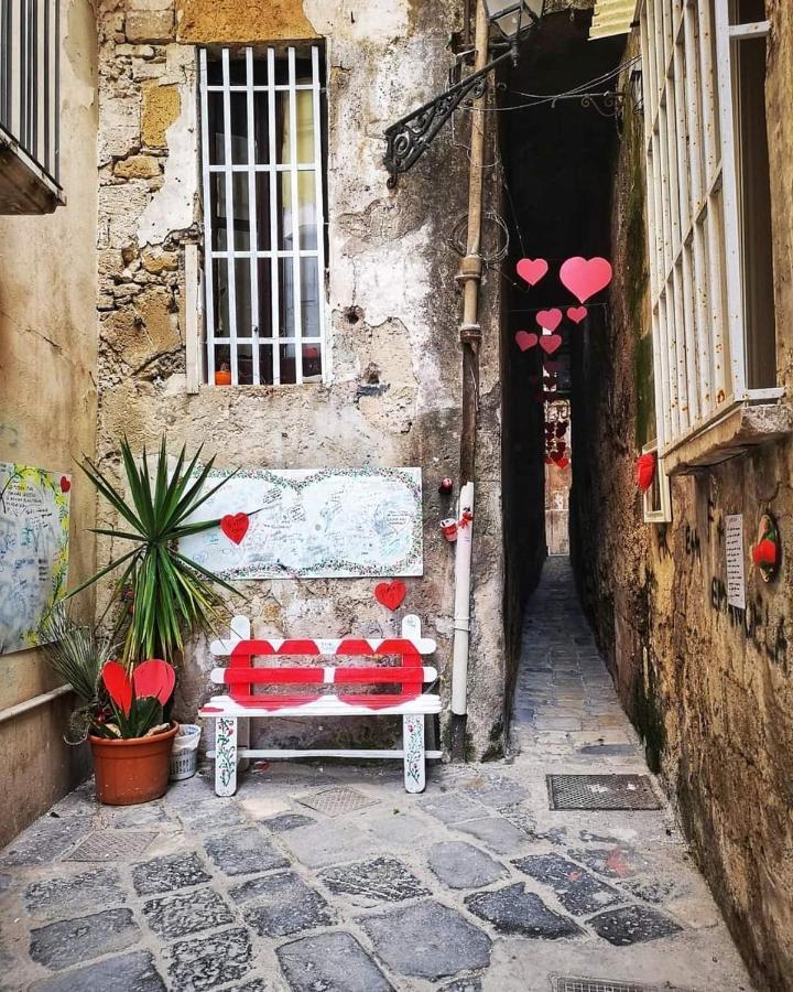 Al Molo Sant'Eligio Hotell Taranto Eksteriør bilde